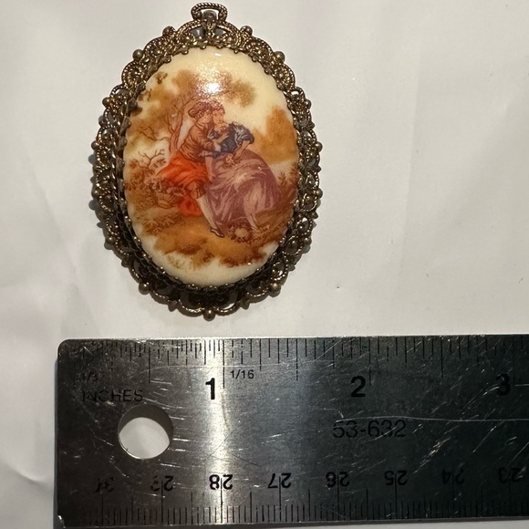 💎✨ Vintage Victorian-Inspired Portrait Brooch / Pendant Necklace ✨💎 - Picture 7 of 9